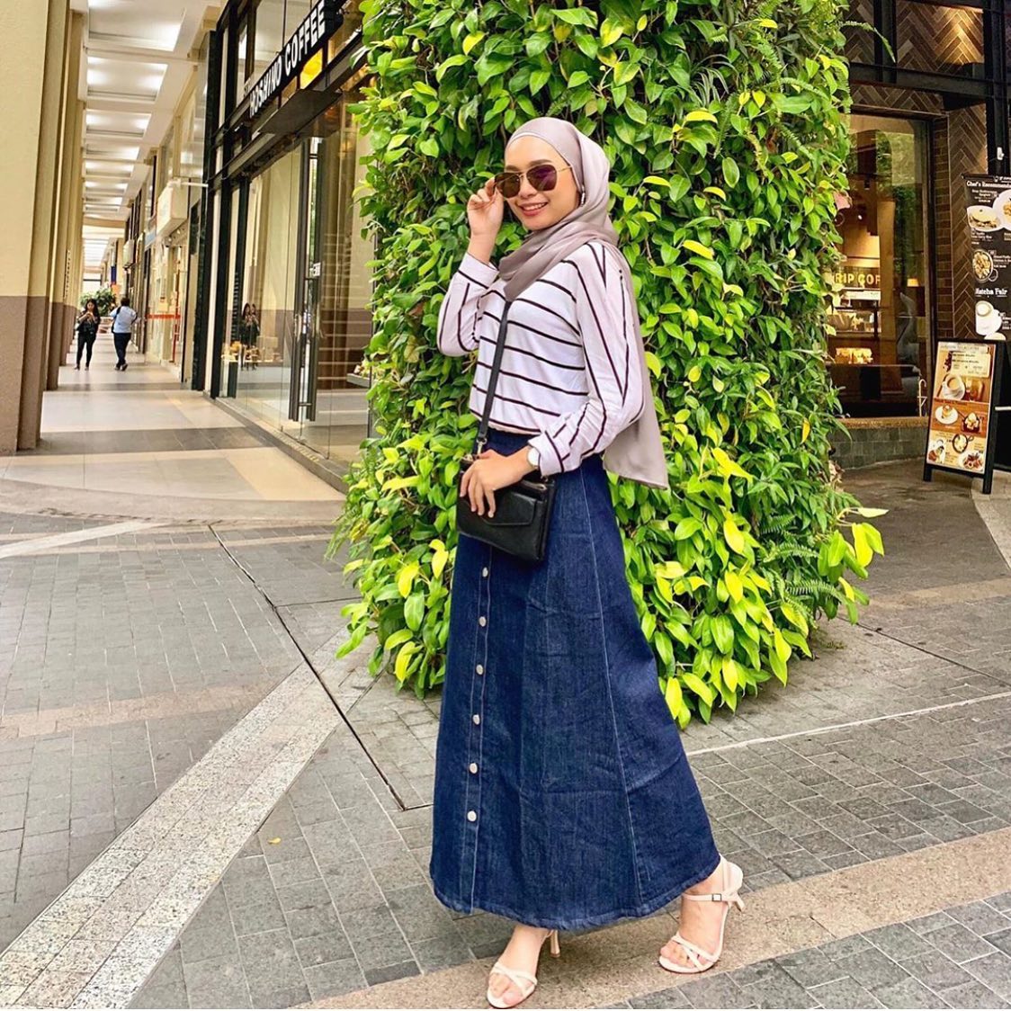 Timeless denim. This is a trend that never goes out of style! @sarah.hisham96 shows us how she pulls off the Yeji Denim 